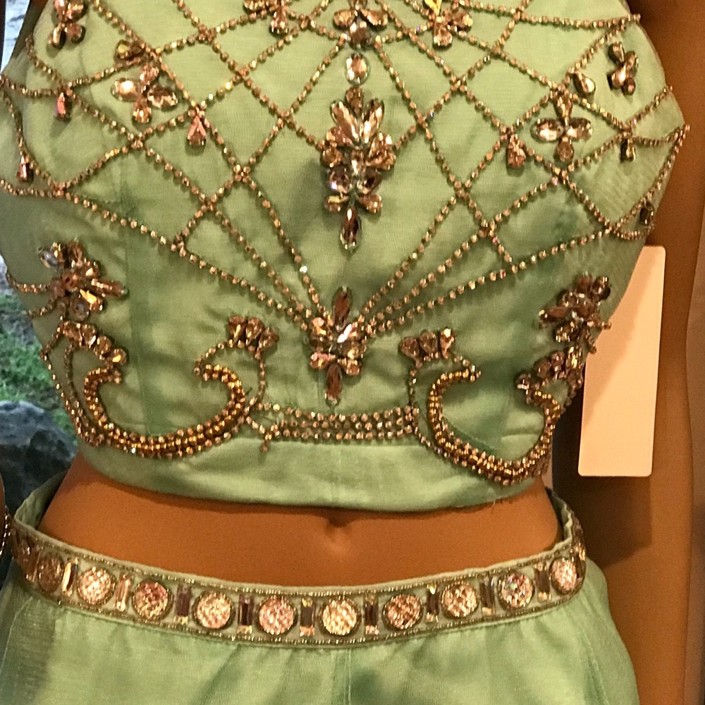 ALLYβS FORMAL WEAR πHPπ - Picture 4 of 9